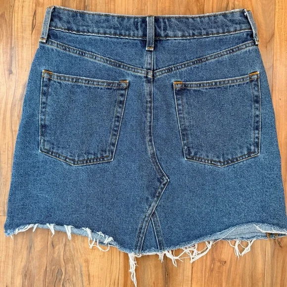 H&M Blue Denim Mini Skirt. Size 4. Never worn. - Picture 4 of 5
